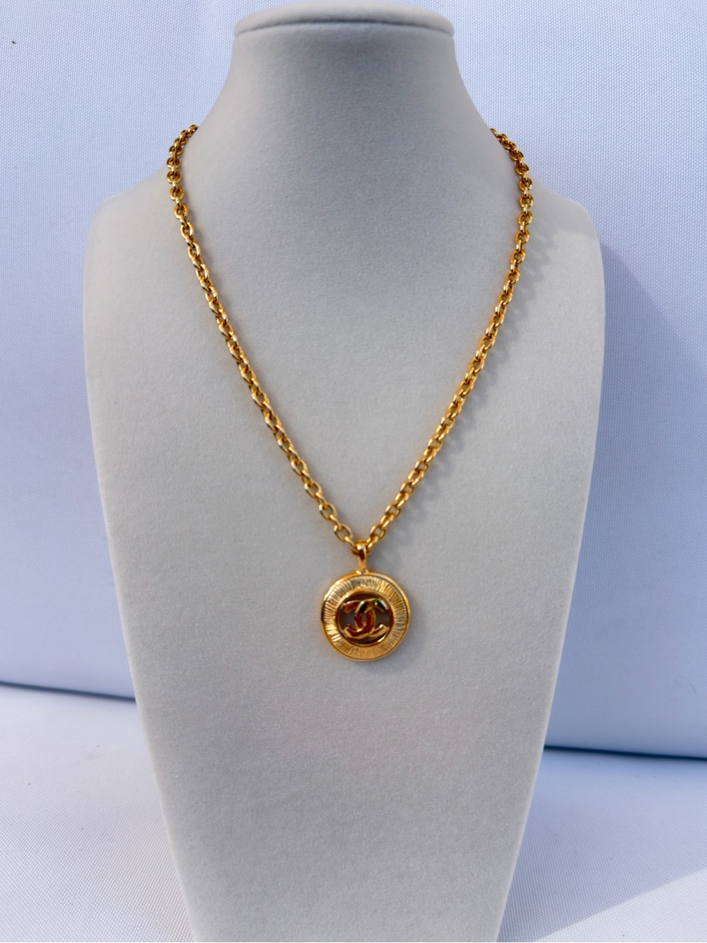 CHANEL CC SUNBURST Cut out Medallion Gold Plated Necklace Vintage Style Pendant - Picture 3 of 11